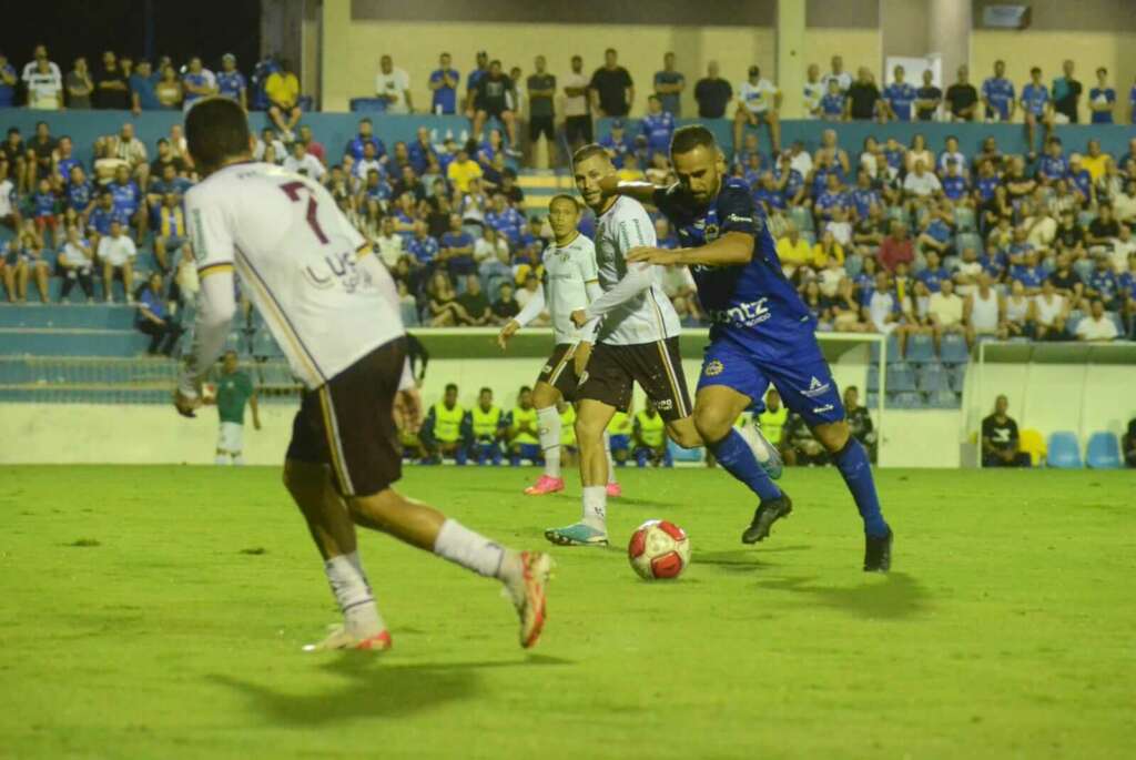 São José 1 x 2 Ferroviária – De virada e mais eficiente, Locomotiva carimba vaga