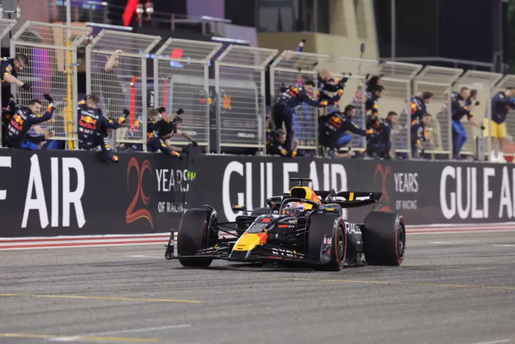 F1: Verstappen vence de ponta a ponta e Red Bull conquista a dobradinha no GP do Bahrein