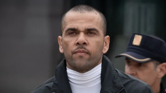 Daniel Alves faz primeiras postagens nas redes sociais após sair da prisão