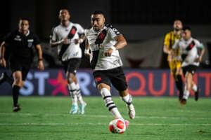 Payet se lesiona em treino e pode desfalcar o Vasco por até quatro semanas