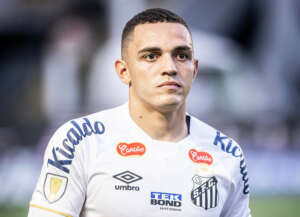 Santos anuncia rescisão amigável com atacante Marcelinho, que deve acertar com Juventude