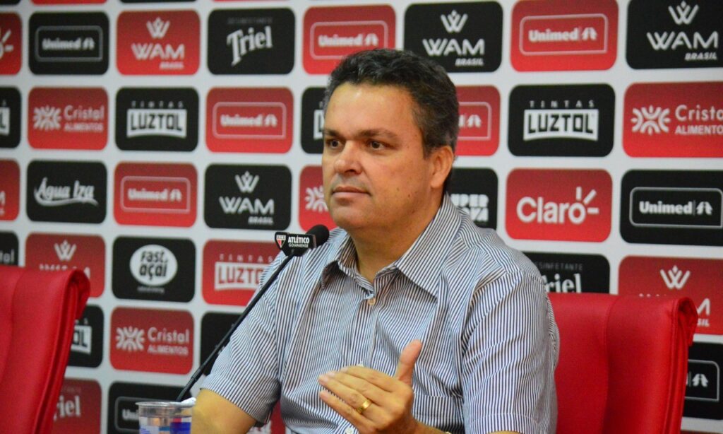 Presidente do Atlético-GO detona arbitragem após 1ª rodada do Brasileirão: ‘Uma máfia’