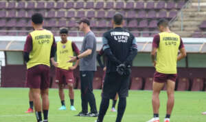 Técnico da Ferroviária projeta Série C disputada e pede: 