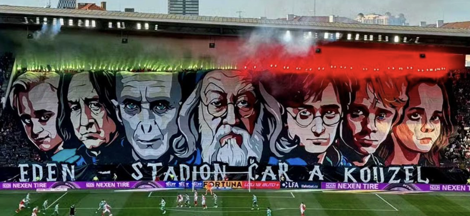 Torcida do Slavia Praga recria cena de Harry Potter e impressiona torcedores