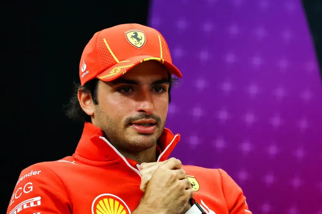 Carlos Sainz aparece como favorito para assumir posto de Hamilton na Mercedes, diz jornal