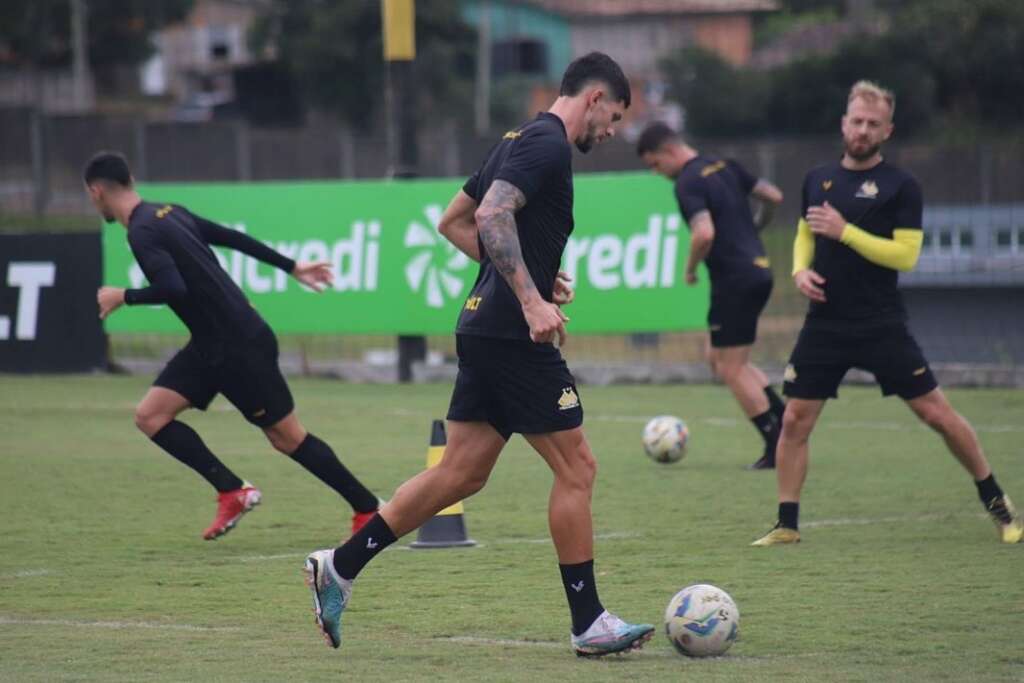 Lateral pede calma ao Criciúma na briga pelo título do Catarinense: ‘Nada ganho’
