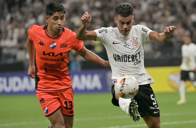 Corinthians assume a liderança do Grupo F da Sul-Americana com derrota do Argentinos Juniors