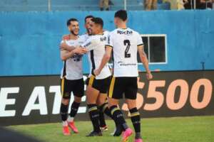 Mesmo após vitória na ida da final do Catarinense, Tencati avisa: 'Criciúma não jogará pelo empate'