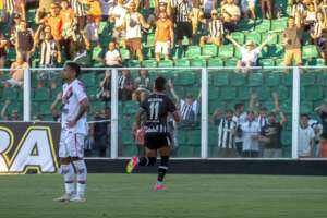Técnico do Figueirense elogia vitória na estreia da Série C: 'Mesmo com desfalques, fomos muito bem'