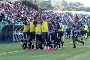 Volante do Figueirense comemora quebra de tabu de vitórias em estreias na Série C