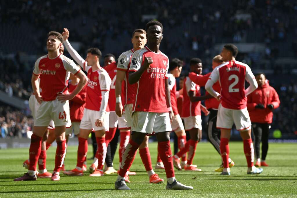 INGLÊS: Arsenal vence Tottenham e abre vantagem na liderança