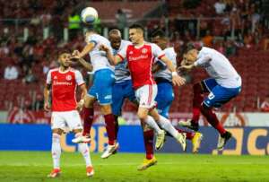 Internacional 2 x 1 Bahia - Colorado supera vaias e vence de virada na estreia do Brasileirão