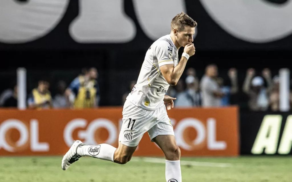 Paulistão: Com desconforto muscular, Julio Furch vira dúvida no Santos para 2º jogo da final