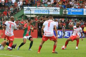 Série A2: Vavá lamenta queda da Portuguesa Santista: 'Lutamos até o fim'