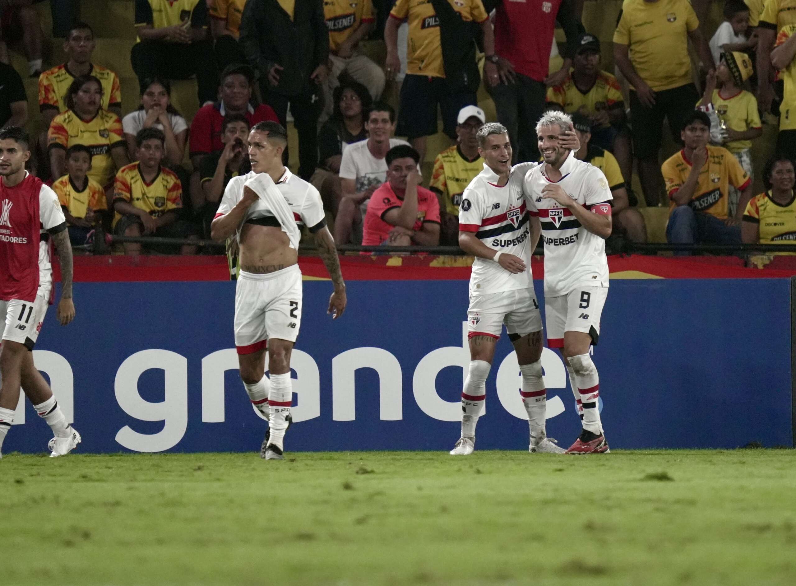 Zubeldía promete São Paulo ofensivo e aprova vitória na estreia: ‘Gostei do time’