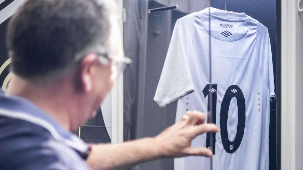 Santos 'guarda' camisa 10 em armário até o retorno do clube para a Série A do Brasileiro