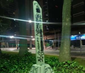 Pichação no marco zero do Guarani está sendo reparada