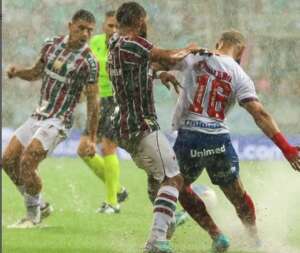 Bahia 2 x 1 Fluminense - Esquadrão vence de virada, em jogo interrompido por causa da chuva