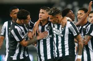 Botafogo 1 x 0 Atlético-GO - Fogão supera Dragão e vence a 1ª no Brasileiro