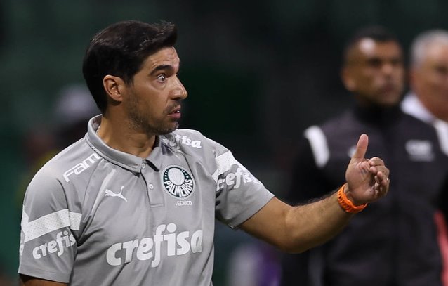 Abel Ferreira aponta Palmeiras melhor no empate sem gols com o Flamengo