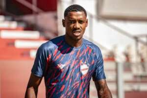 Brusque acerta com lateral-direito de adversário da Série B