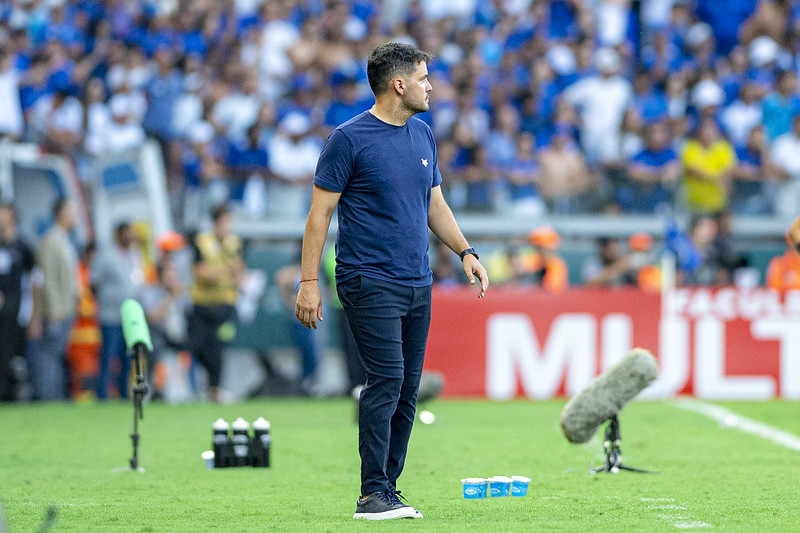 Tecnico do Cruzeiro diz que fica apos vice do Mineiro