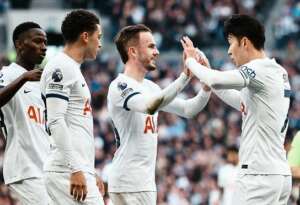 INGLÊS: Brasileiro faz contra e Tottenham vence em casa; Chelsea vacila