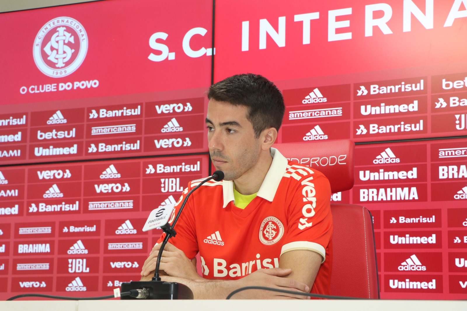 Bahia tem conversas avançadas por Carlos de Pena para sequência da temporada