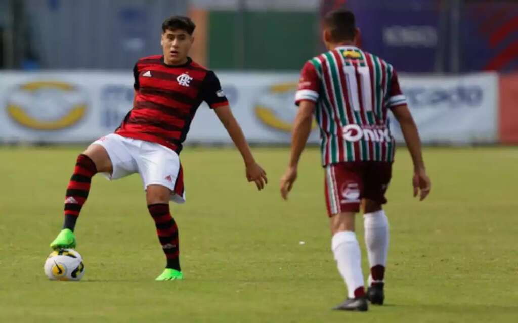 Operário-PR acerta contratação de lateral do Flamengo para a Série B
