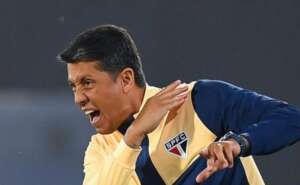 Por que Thiago Carpini foi vaiado mesmo após vitória do São Paulo? Entenda crise com a torcida