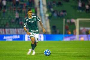 Série B: Guarani confirma renovação de contrato de João Victor