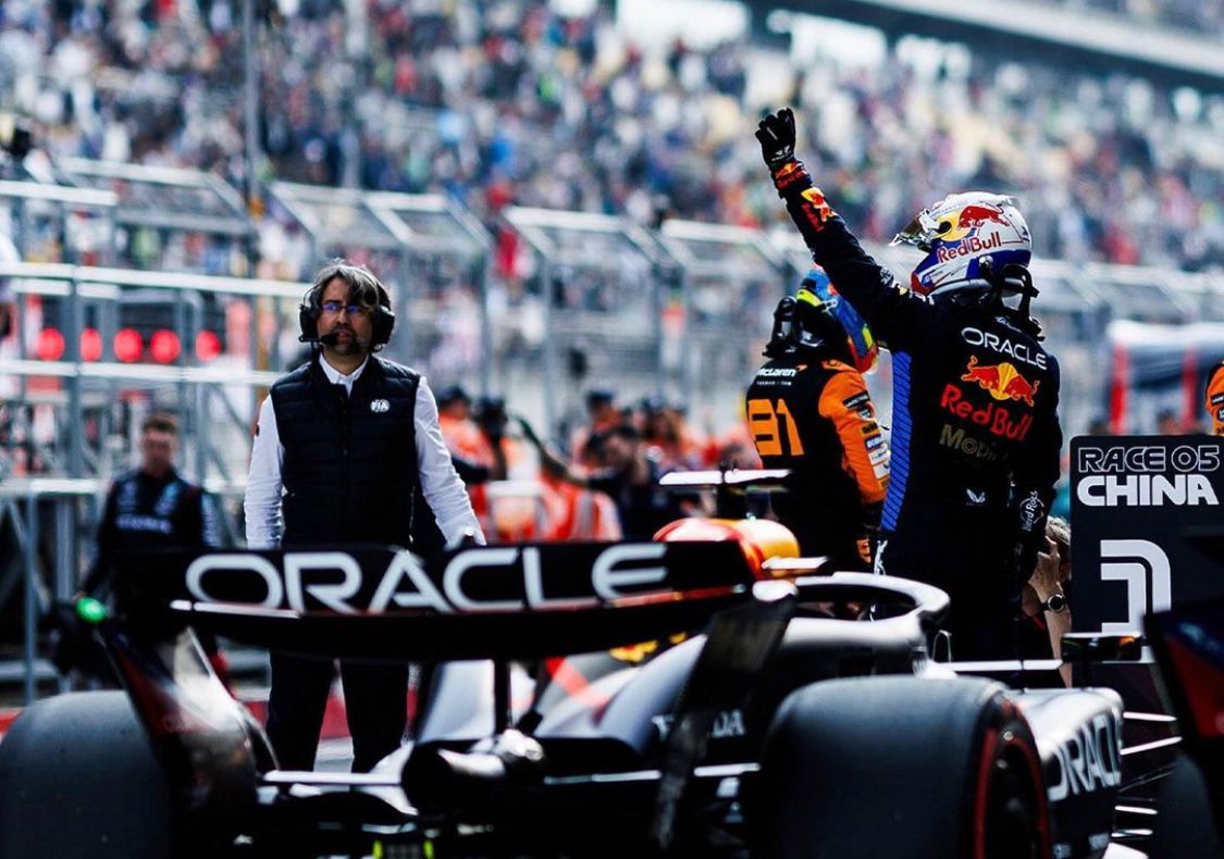 Verstappen vence com folga o GP da China de F-1 e já tem 25 pontos de vantagem no campeonato