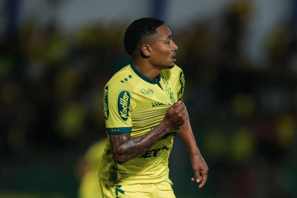 Fernandinho celebra primeira vitória com gol pelo Mirassol na Série B