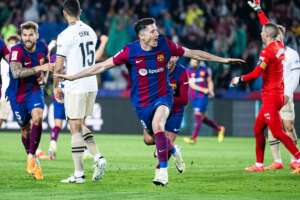 ESPANHOL: Vitor Roque não sai do banco, Lewandowski faz 3 e define vitória do Barcelona
