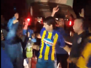 Torcedores do Rosario Central se perdem e agradecem ajuda de brasileiro com música