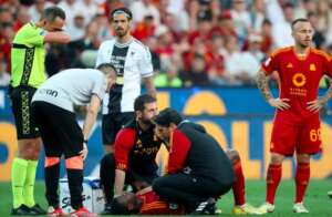 Zagueiro sofre mal súbito e interrompe partida entre Udinese e Roma pelo Italiano