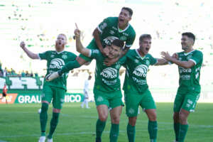 Série B: Louzer destaca retomada do DNA da Chape e Mário Sérgio faz homenagem em gol