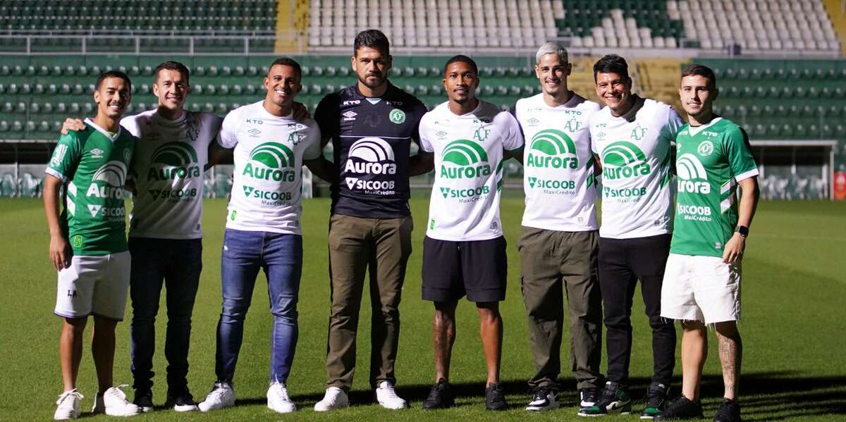 Série B: Chapecoense apresenta oito reforços e Cavichioli fala em deixar legado