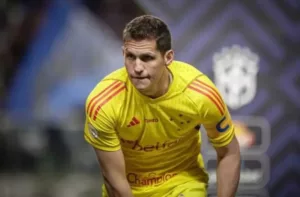 Goleiro Rafael Cabral, campeão da Libertadores de 2011, pode retornar para o Santos