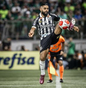 Santos pode negociar lateral criticado pela torcida após o vice do Paulistão