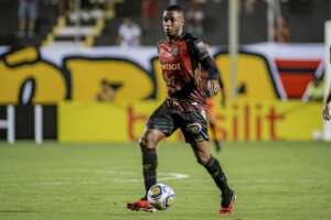 Volante do Vitória vive expectativa por estreia na Série A do Brasileirão: 