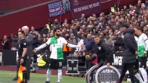 Inglês: Klopp minimiza atrito com Salah em jogo do Liverpool; atacante rebate