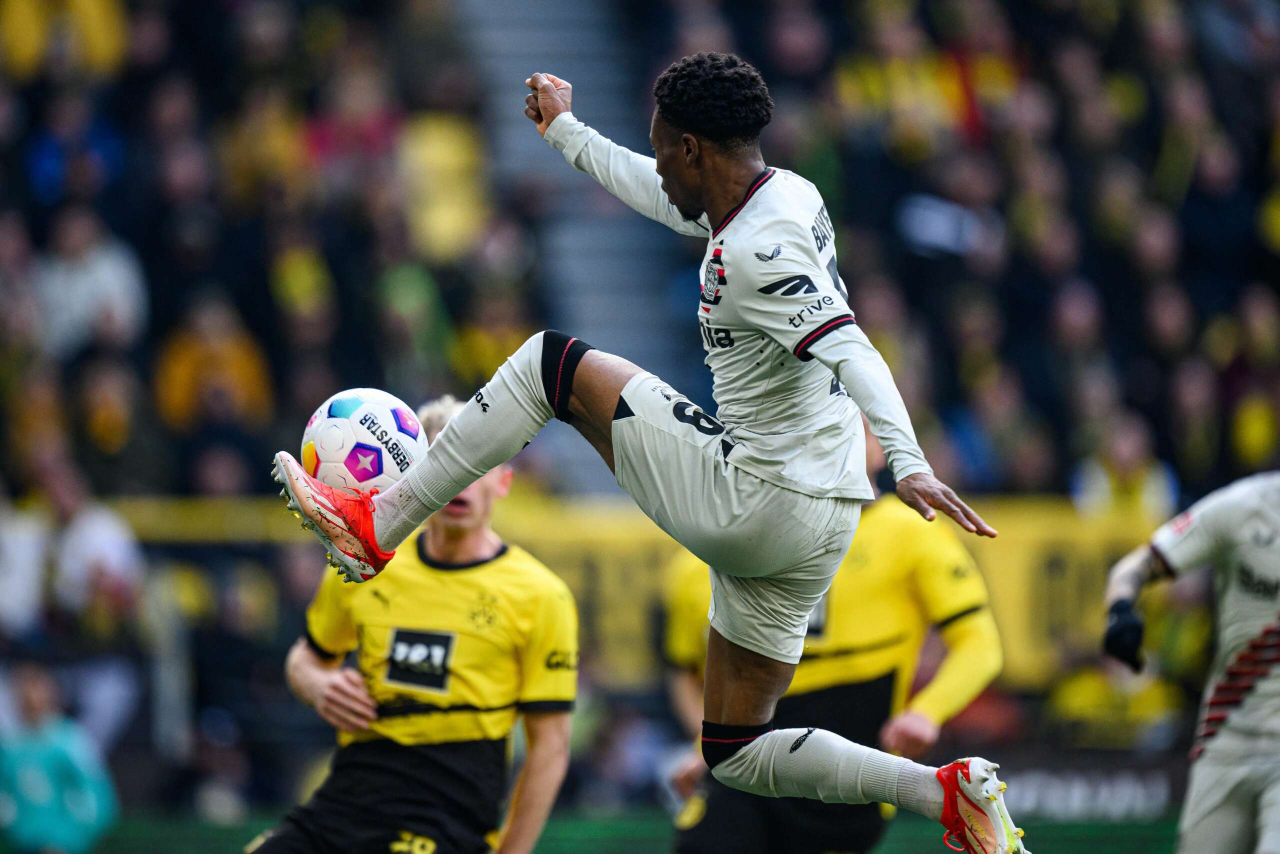 ALEMÃO: Leverkusen empata no fim e esfria planos do Dortmund de subir na tabela