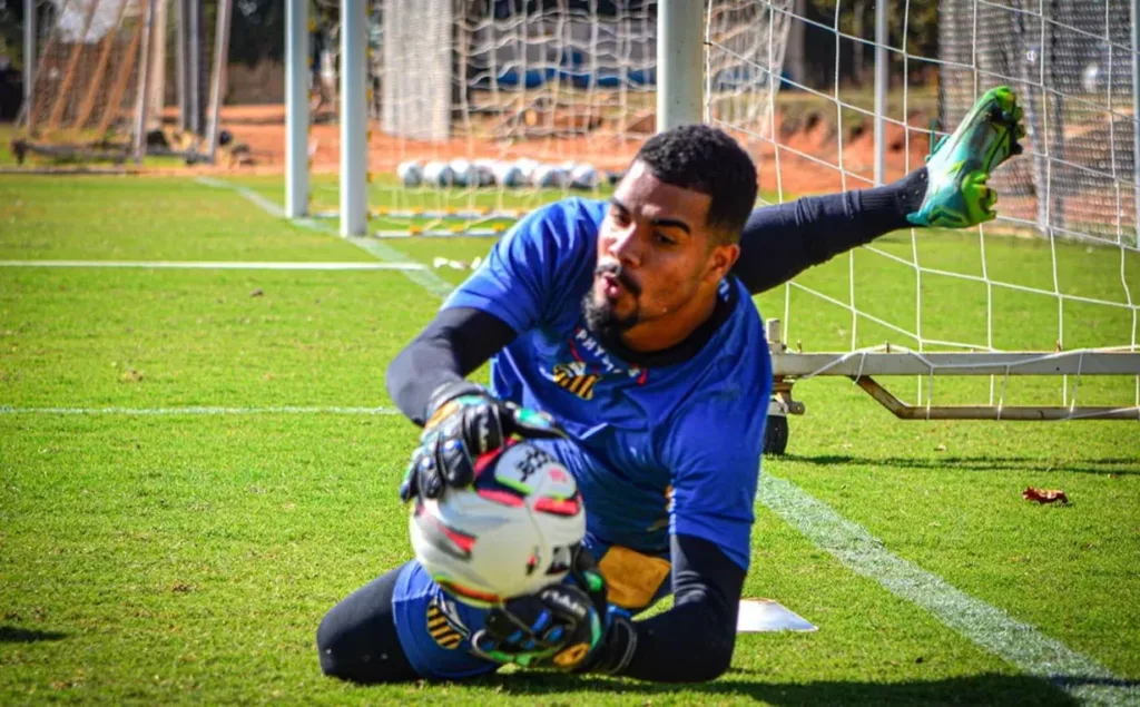 Inter de Limeira contrata goleiro que enfrentou o Corinthians na Copa do Brasil