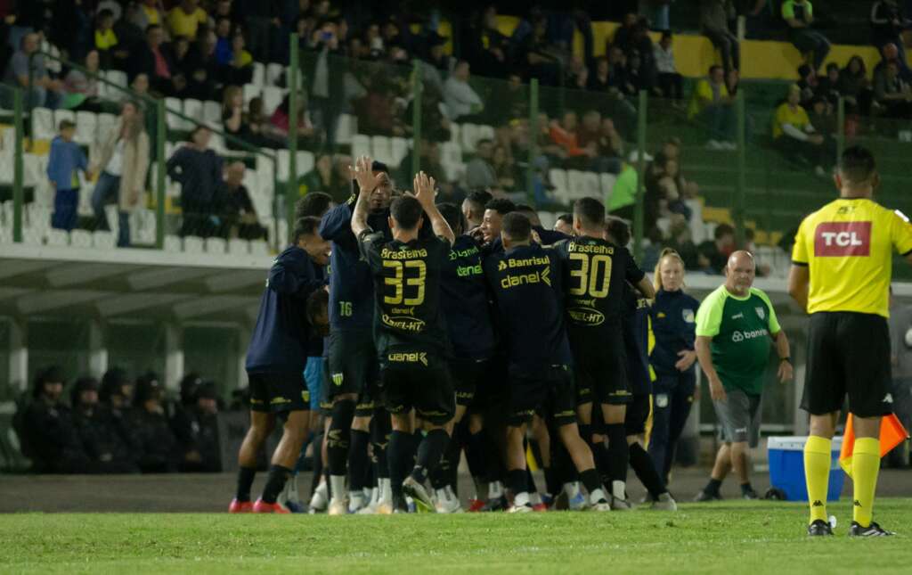 Ypiranga-RS 3 x 1 CSA-AL – Canarinho larga bem na Série C