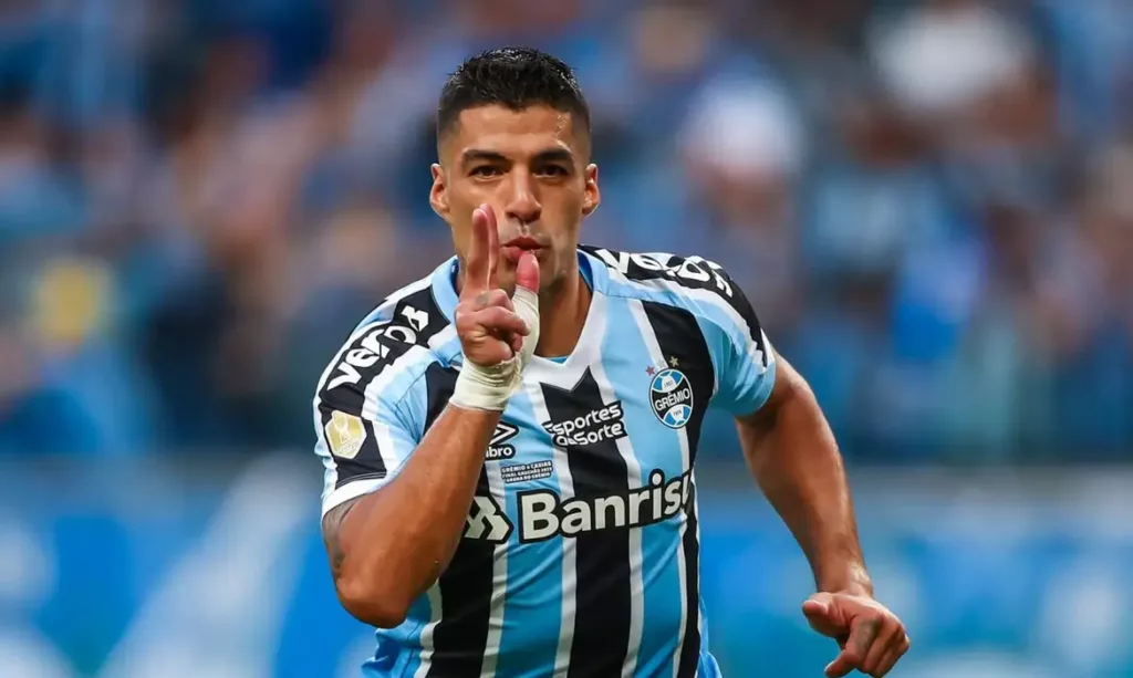 Luis Suárez chega à marca de 500 gols por clubes e agradece ao Grêmio