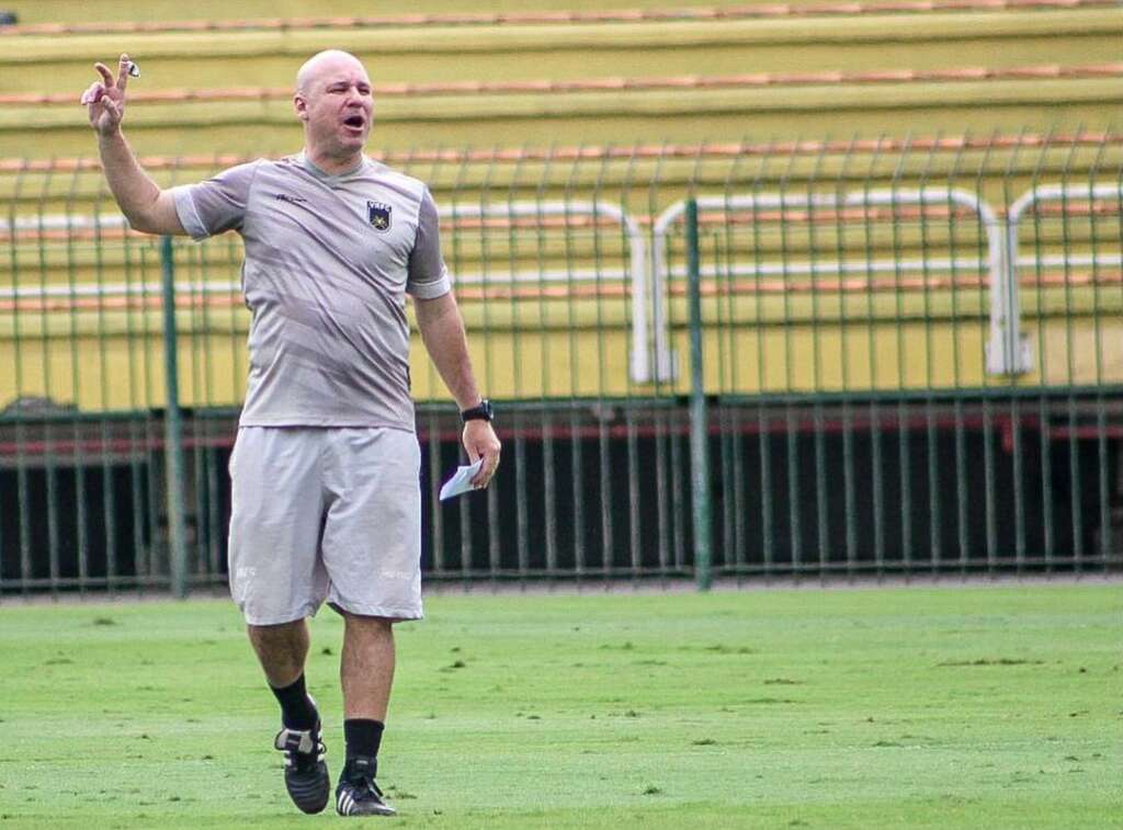 Rogério Corrêa indica mudanças no Volta Redonda