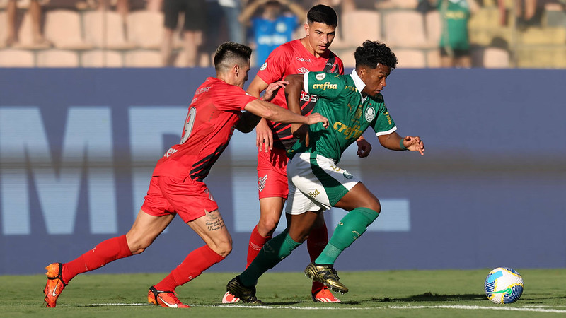 Palmeiras 0 x 2 Athletico-PR - Veiga perde pênalti e Verdão cai com um jogador a mais