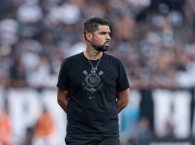 Técnico do Corinthians reclama de eficácia do elenco e cobra reação: 'Quem não mata, morre'