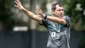 Carille festeja liderança, mas cobra início melhor do Santos: 'Temos de entrar acordados'